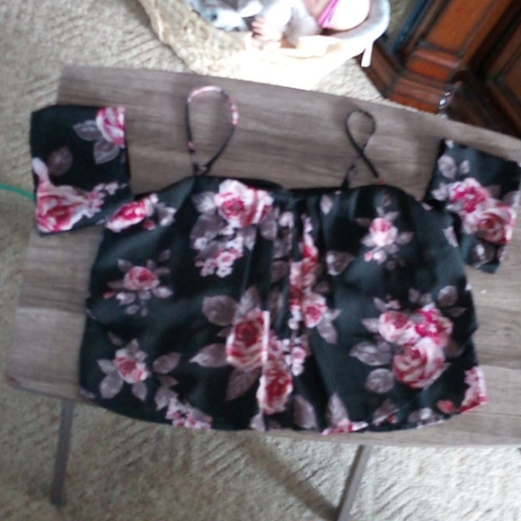 Dainty Hooligan Floral Shoulder Cutout Top - Picture 3 of 3